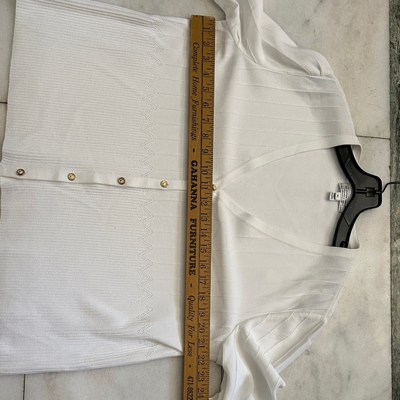 Vintage St John elegant White Button-Up Cardigan - Picture 6 of 7